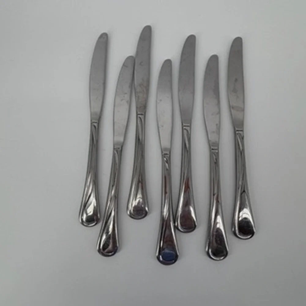 Oneida Flight Reliance Glossy Stainless Dinner‎ Knives Set of 7 9 Inch Serrated